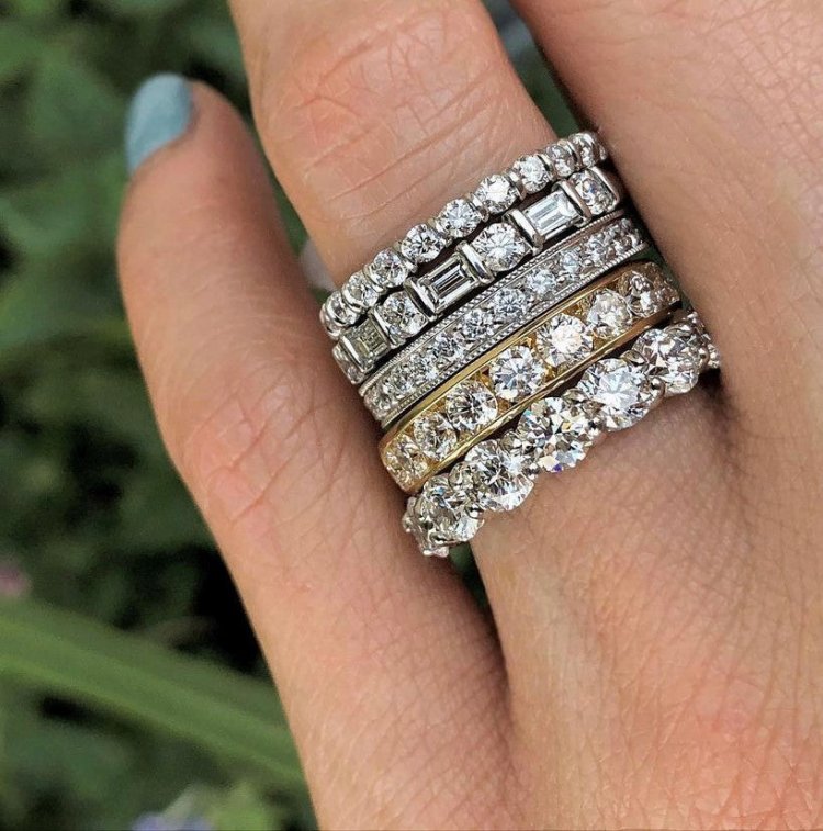 Navigating the World of Engagement Rings: Styles, Settings, and Secrets to Know